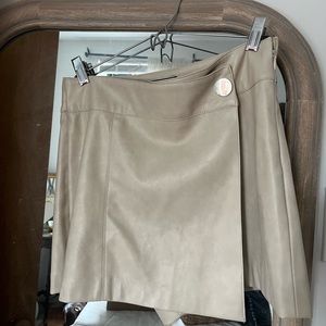 ZARA Cream Leather Skort Women’s Size Small